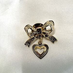 Ballou Reg vintage bow heart pin with rhinestone